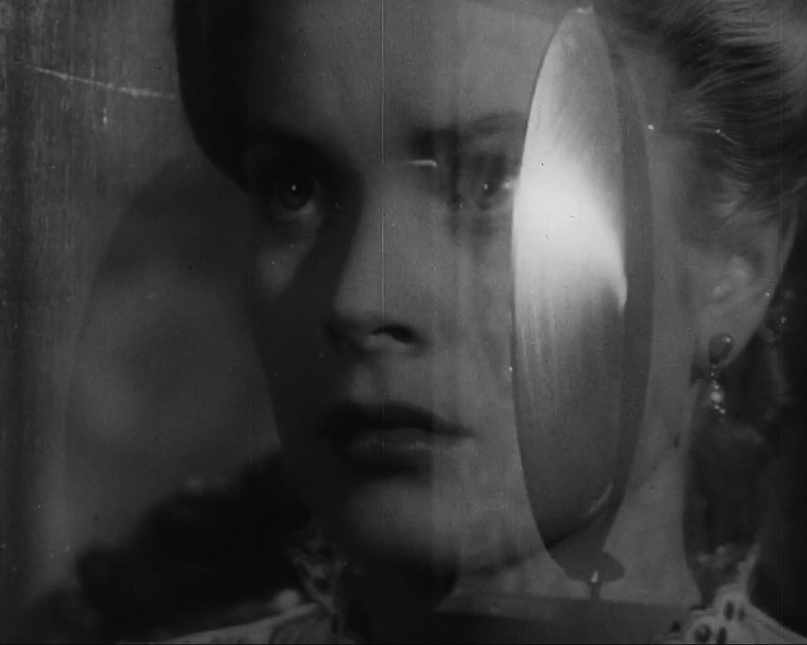 [Grace Kelly in the trailer for High Noon]
